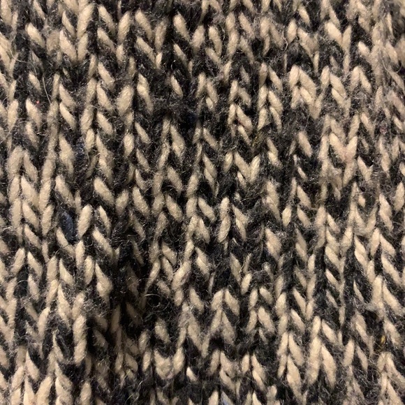 Boys “Cabin Shawl” button-down Roots cardigan. Boys xl but also fits women’s xs - Picture 7 of 7